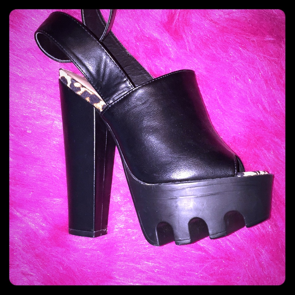 BLACK LEATHER HEEL